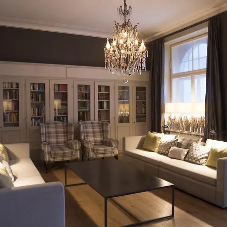 雪绒花酒店 酒店